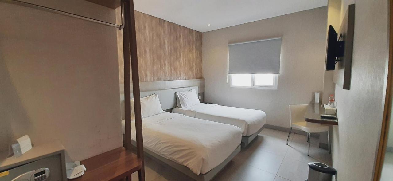 Lynn Hotel Serang Exterior foto