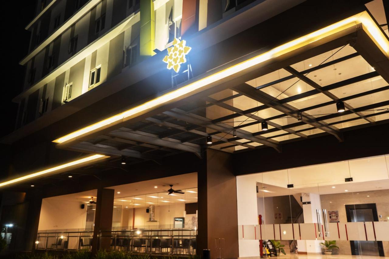 Lynn Hotel Serang Exterior foto